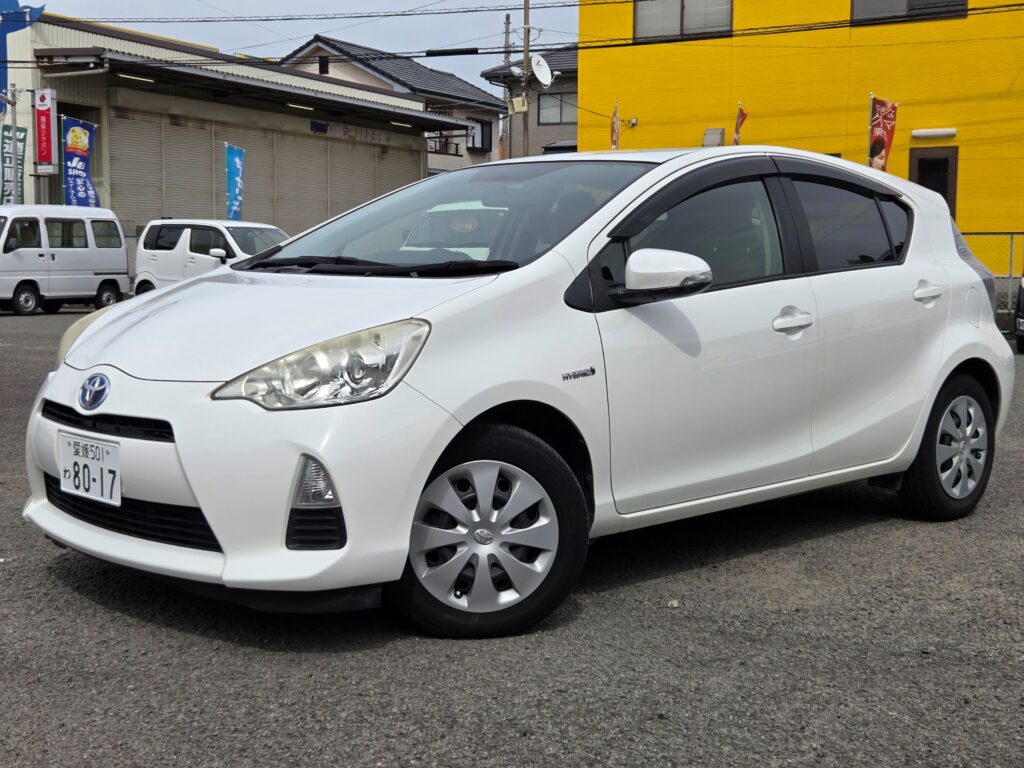 トヨタ　アクア S