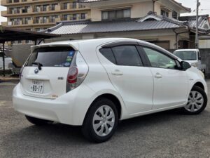 トヨタ　アクア サムネイル3