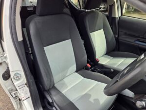 トヨタ　アクア サムネイル5